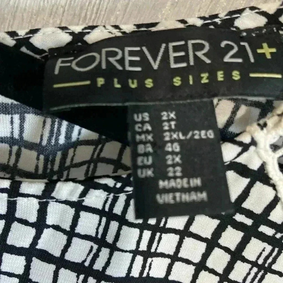 JNY Jones New York Size 1X Black and White Top - Picture 2 of 3